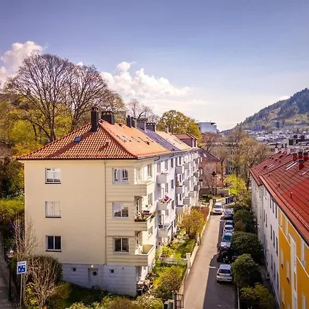 Modern 2br Balcony - Near Cruise Terminal Lejlighed
