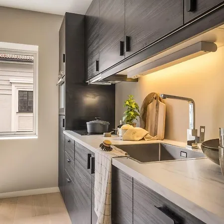 Modern 2br Balcony - Near Cruise Terminal Lejlighed *