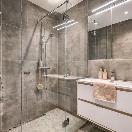 Modern 2br Balcony - Near Cruise Terminal Appartement *