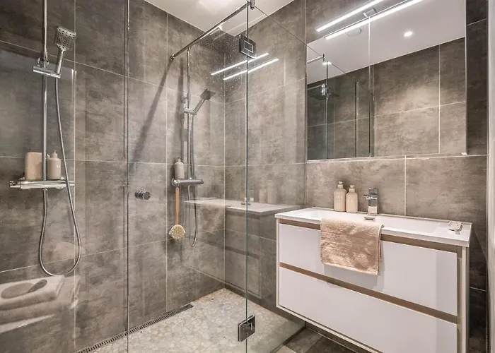 Modern 2br Balcony - Near Cruise Terminal Lejlighed *